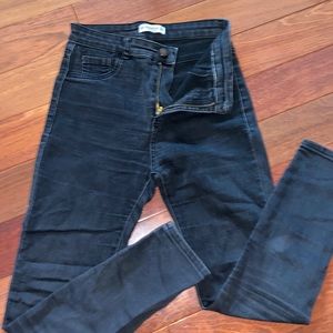 BLACK SIMPLE JEANS